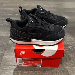 Nike Kids Black and White Sneakers